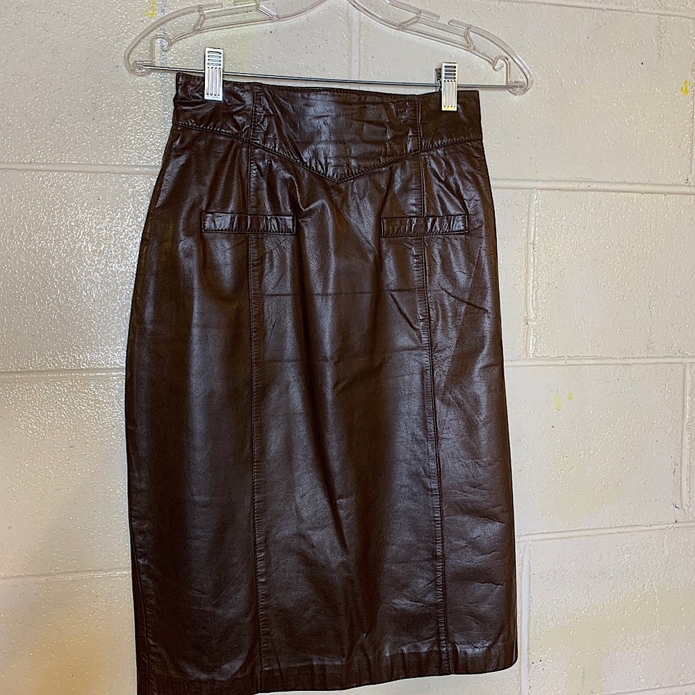 Dk Chocolate brown leather skirt w/look like pockets buttery soft.